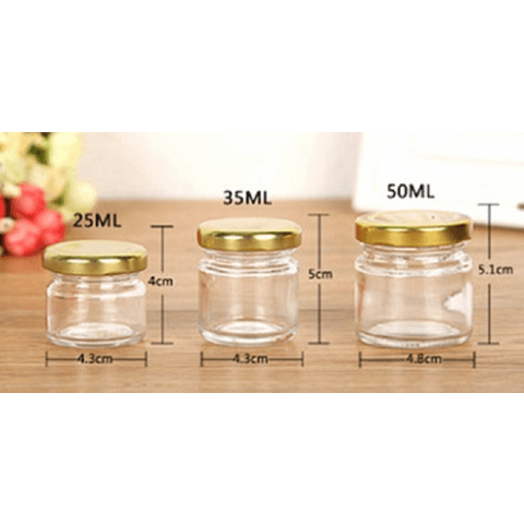 Food containers with glass lids, packaged and vacuum-sealed.