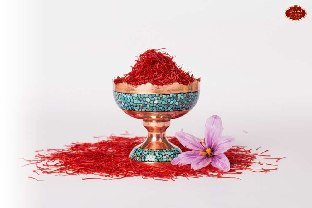Different methods of producing fake saffron