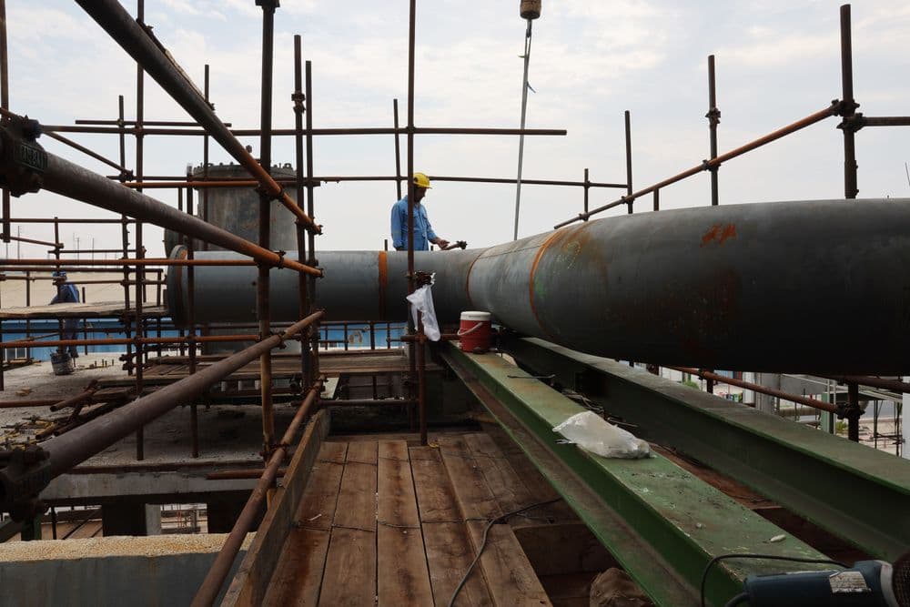 The E-205D converter related to the development plan of the steam dilution system of the olefin unit has been installed.