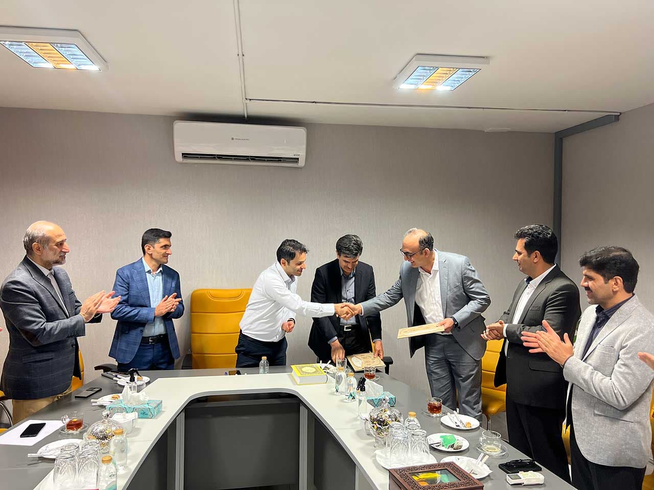 Se llevó a cabo la ceremonia de despedida y bienvenida del vicepresidente financiero y económico de la empresa Iran Daru