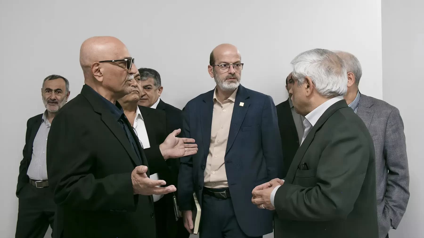 Jahad Üniversitesi yöneticilerinin Vina Pharma'yı ziyaret etmesi ve ürünlerin pazara bağlanma aşamasının başlaması