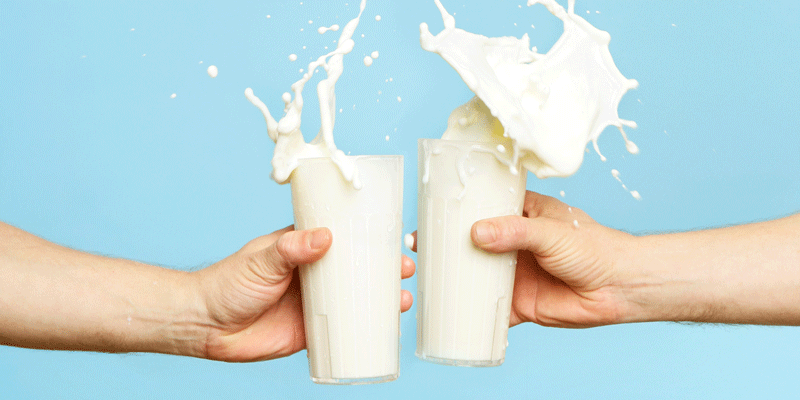 What is the role of milk consumption in reducing the effects of air pollution on the body?