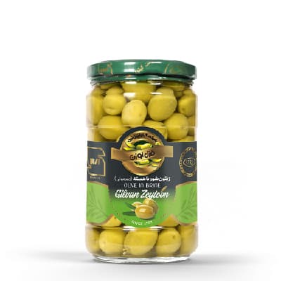Olives vertes ordinaires avec noyau