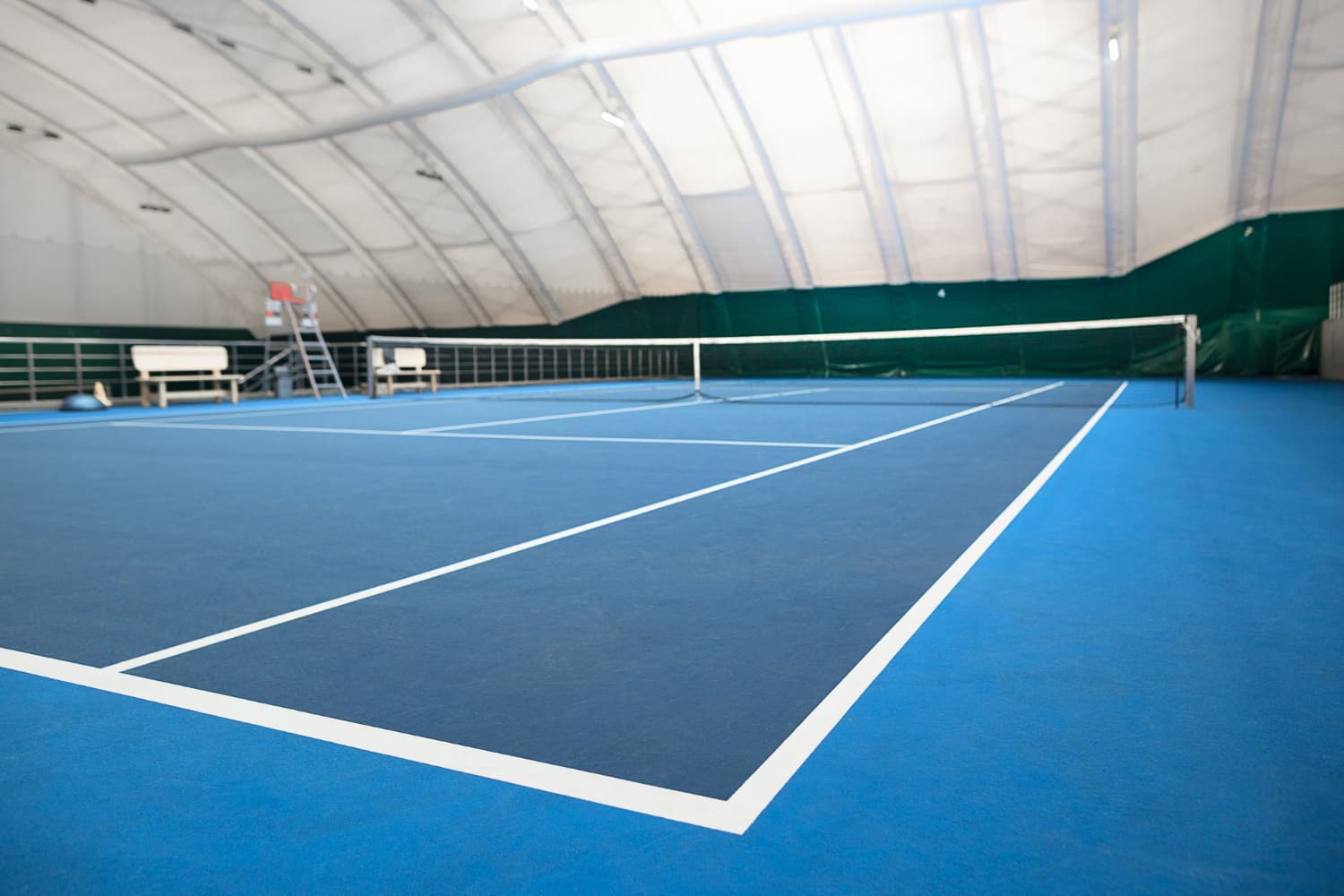 Why are polyurethane flooring options popular for sports halls?
