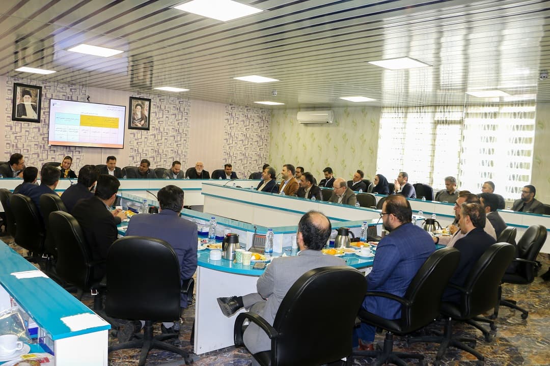 Tipiko'ya bağlı şirketlerin hukuk yöneticileri semineri, DaroPakhsh fabrikalarının ev sahipliğinde gerçekleştirildi.