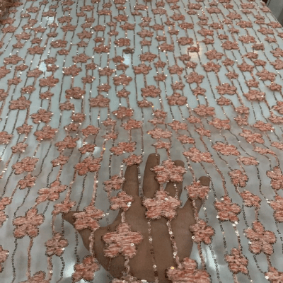 Tüll mit Samtblumen, Pailletten und Stickerei 2