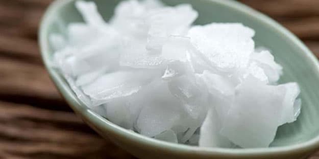 What is caustic soda? What applications does caustic soda have in various industries?