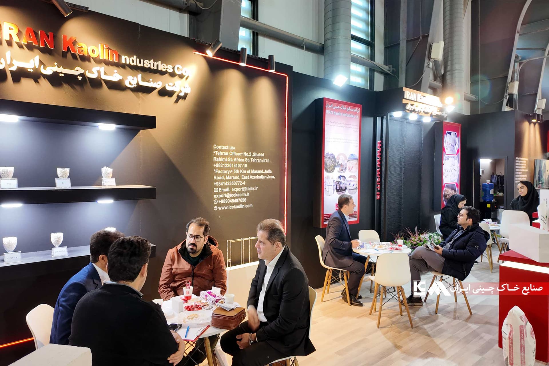 Presenza dell'industria della ceramica in porcellana dell'Iran alla fiera internazionale dell'industria delle piastrelle