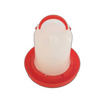 Abreuvoir manuel de 4 litres modèle étoile avec poignée.