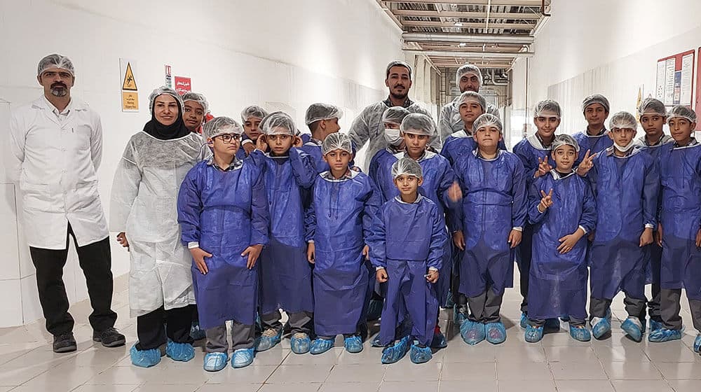 Visit of fourth and fifth grade students to the Shomeh Dairy Factory