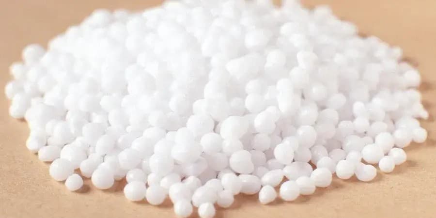 Fertilizzante ureico di alta qualità con il 46% di azoto: la scelta migliore per aumentare la produttività agricola.