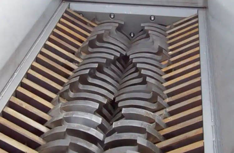 Zerkleinerungsgerät (Crusher) oder (Shredder) für zellulosehaltige und polymerische Materialien