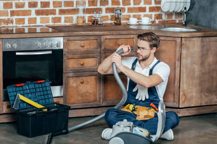 How to remove scratches from a vacuum cleaner