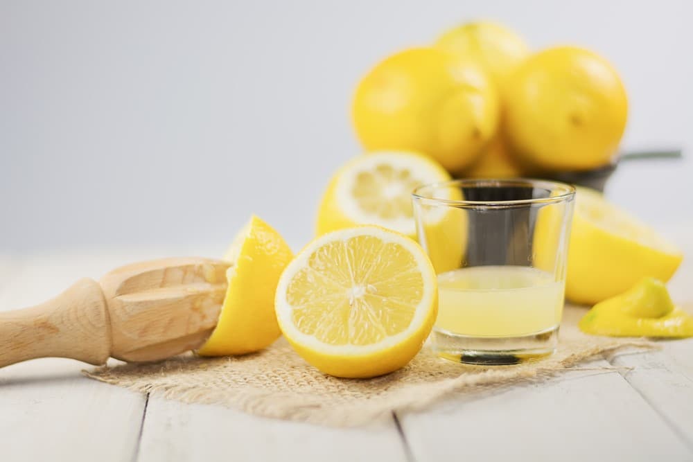 Was wissen wir über die Eigenschaften von natürlichem Zitronensaft für die Haut?